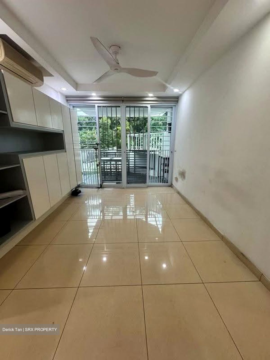 The Esparis (D18), Condominium #635527881